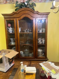 China Cabinet Hutch