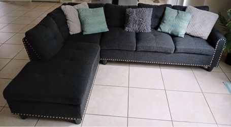 Sectional Sofa/Living Room