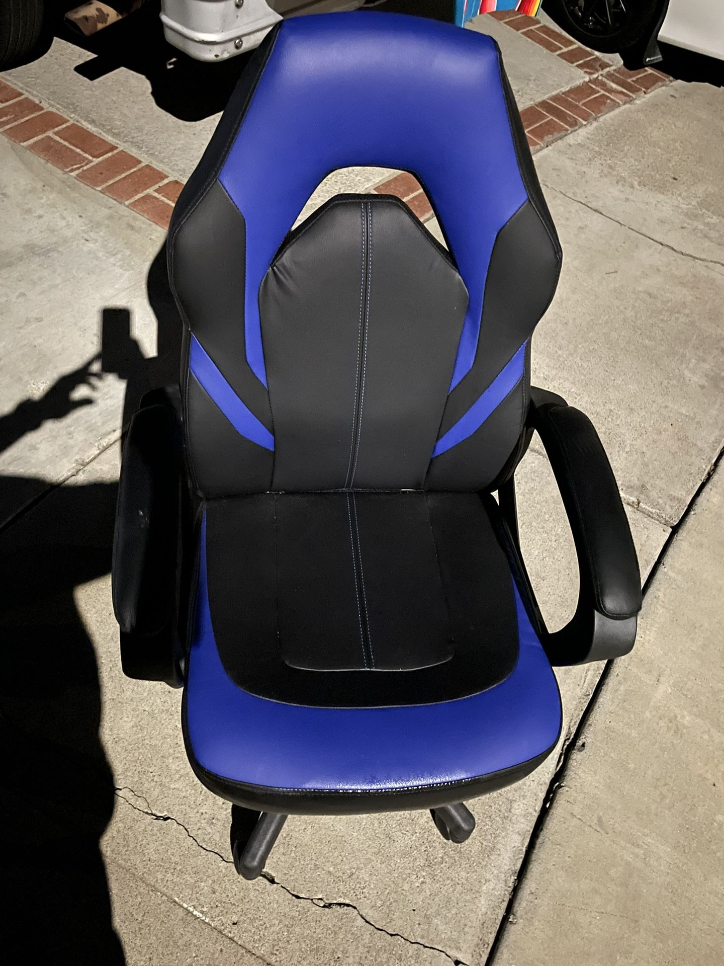 GAMING OR COMPUTER CHAIR