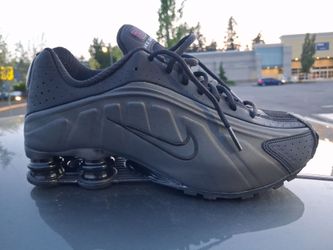 Triple black R4 nike
