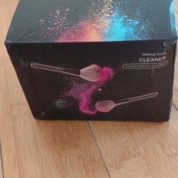 Brand New Electric Makeup Brush Cleanser Dryer With 8 Rubber Collars Wash And Dry In Second.