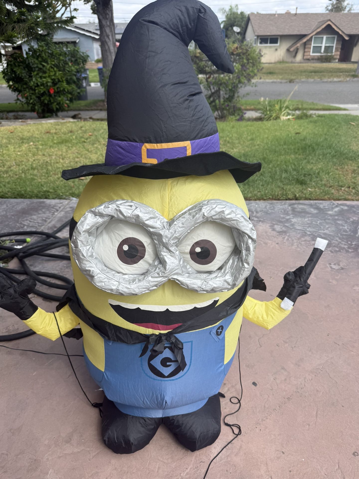 Gemmy Despicable Me Minion Halloween 3.5 ft Dave as Witch Airblown Inflatable