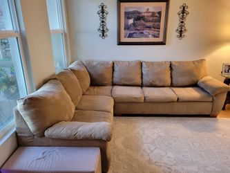 Jennifer Convertibles sectional sofa, (has built in sofa bed)