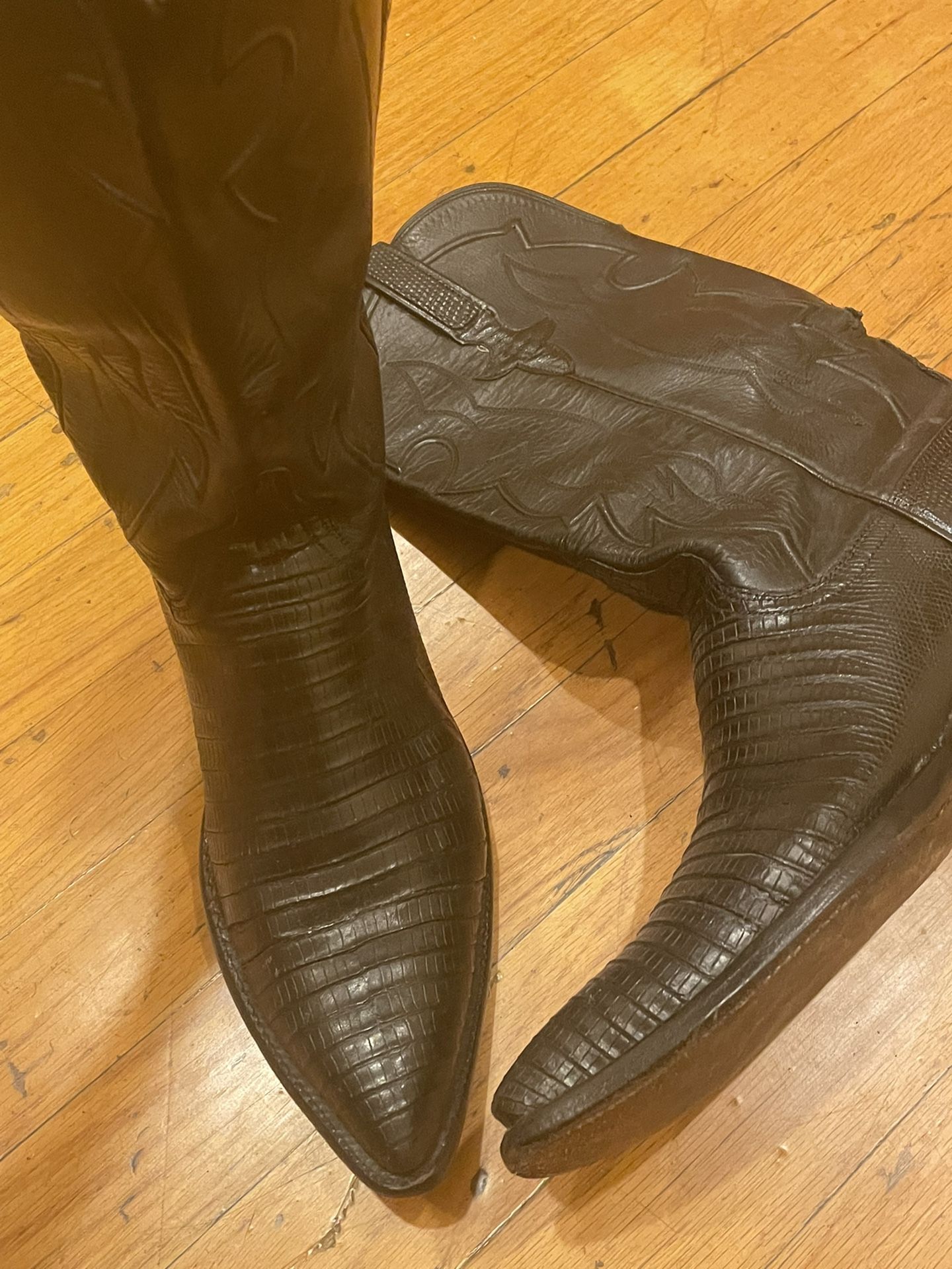 Black Lucchese Handmade Cowboy Boots (W) 8.5