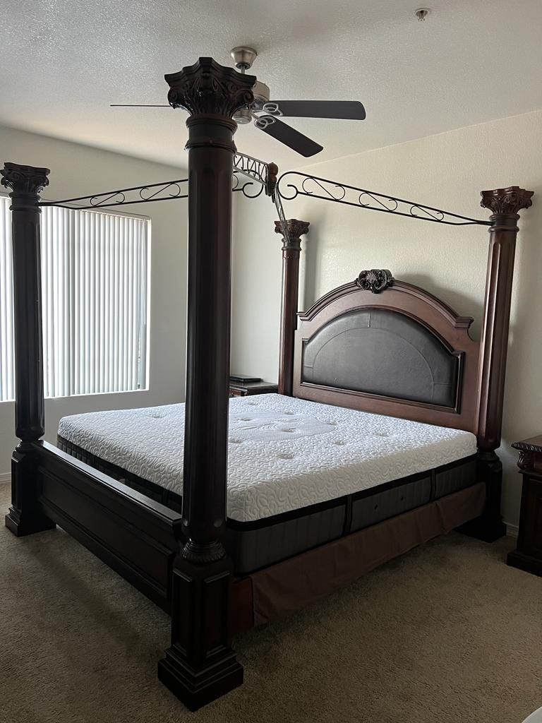 SolidCanopy bed and dresser with 2 side tables / king size