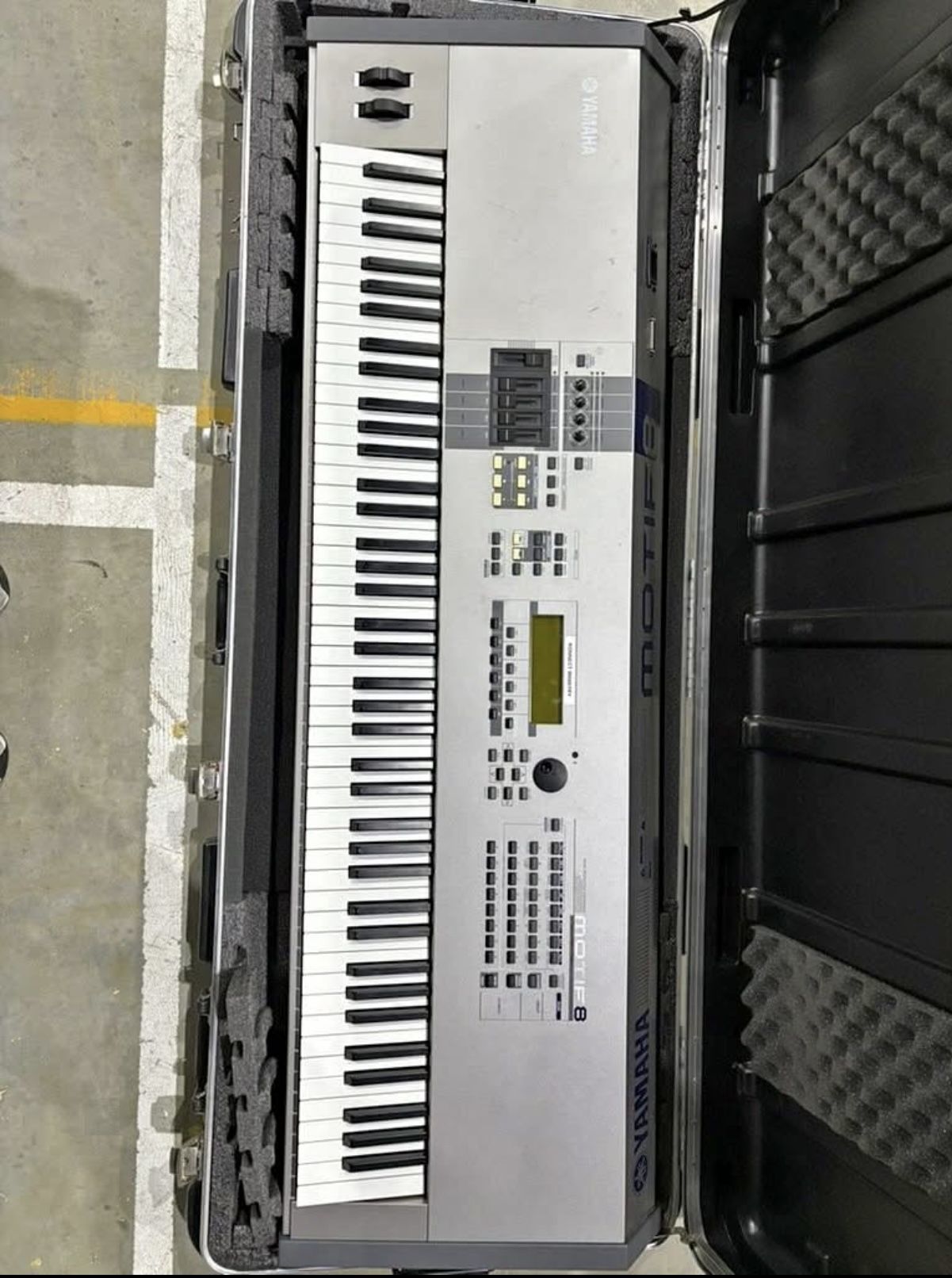 Motif Classic 8 Good As New w/hard case Included