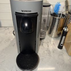 De'Longhi Nespresso Vertuo Plus