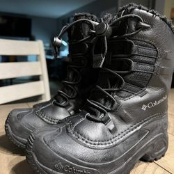 Kids Winter Boots Berely Worn Size 1   