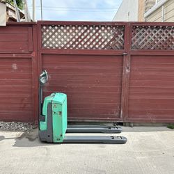 Electric Pallet Jack  Mitsubishi Runs Great !