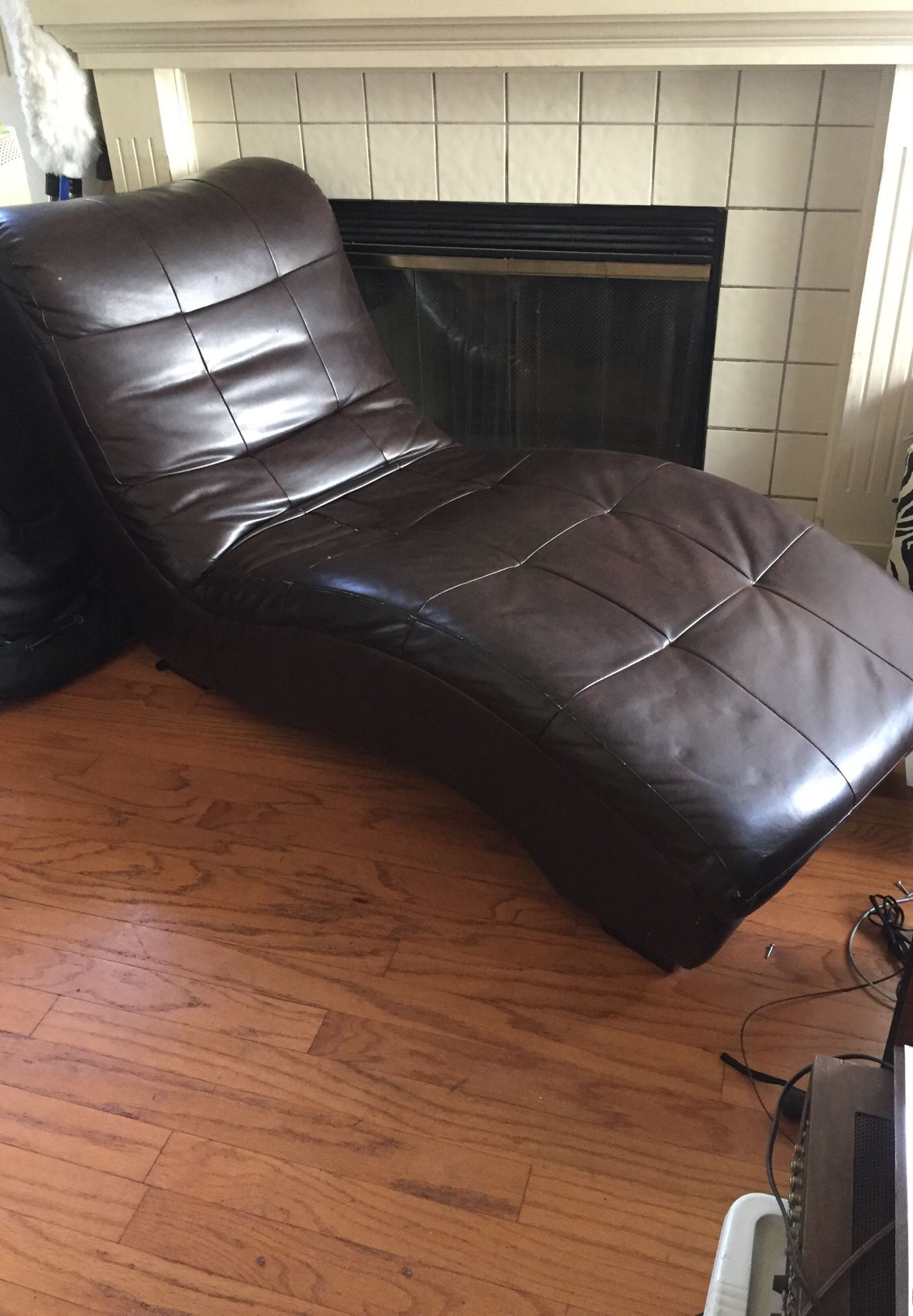 FREE........ 415 Moretti Lane Milpitas.curbside. Please do not disturb tenants.. ..Brown Faux Leather Chaise Lounge chair