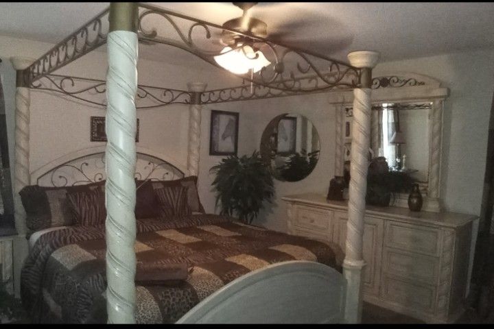 Canopy Bedroom Set