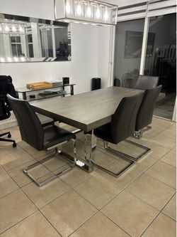 Dinning table