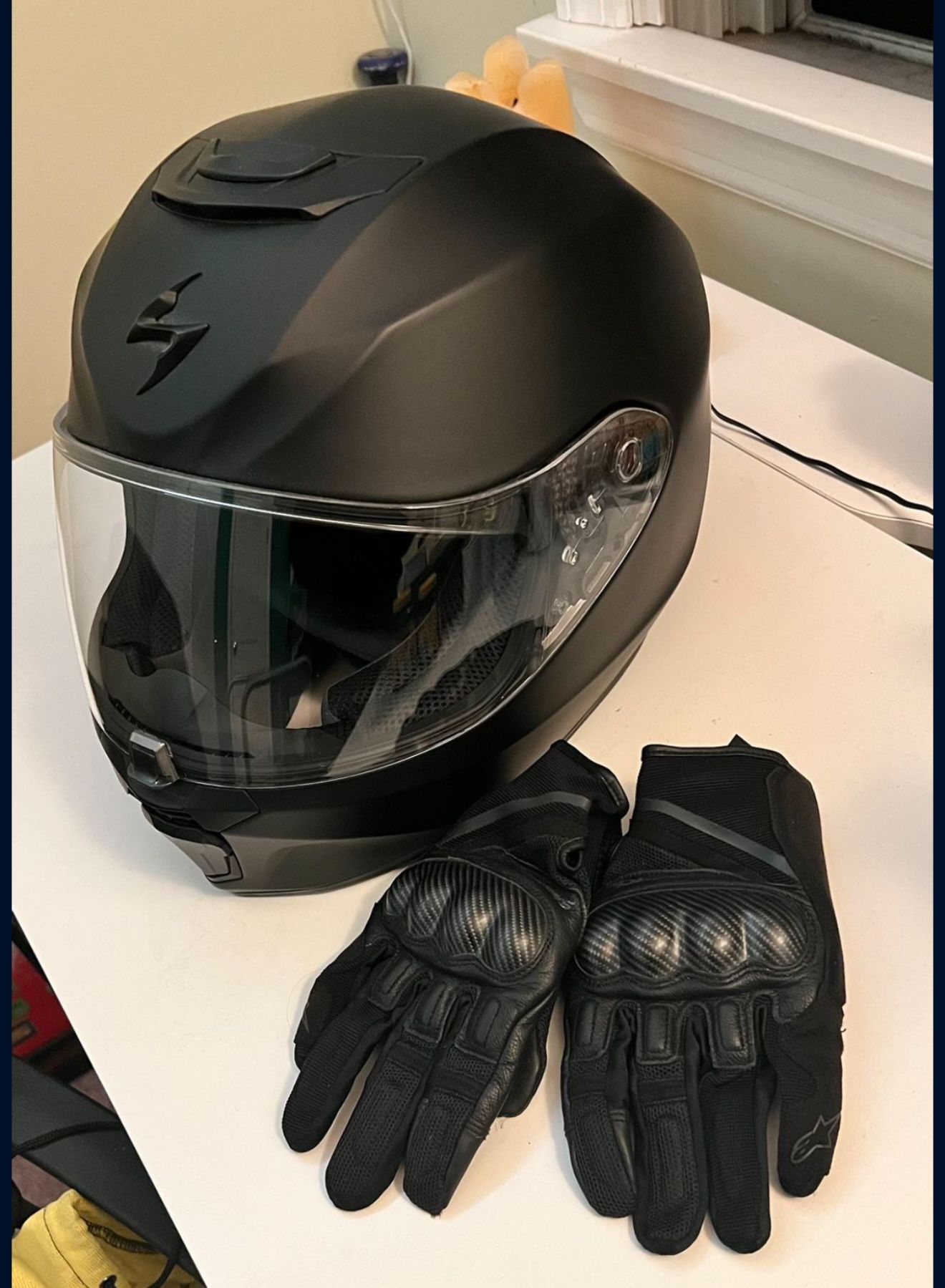 Scorpion exo r420 helmet and alpinestars chrome gloves