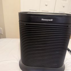 Honeywell Large HEPA Air PURIFIER NEW!!