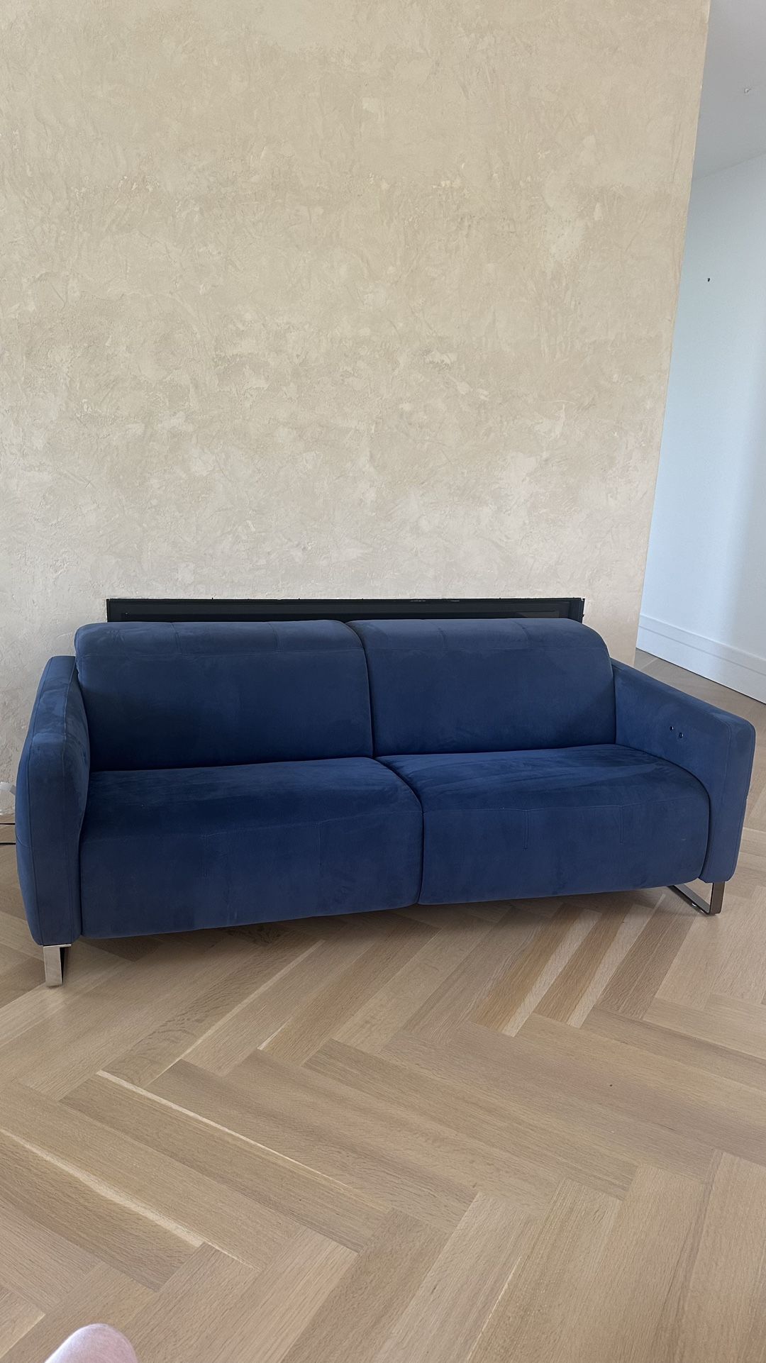 Reclining Natuzzi couch - Perfect Condition
