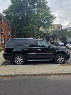 2007 GMC Yukon Denali Sport