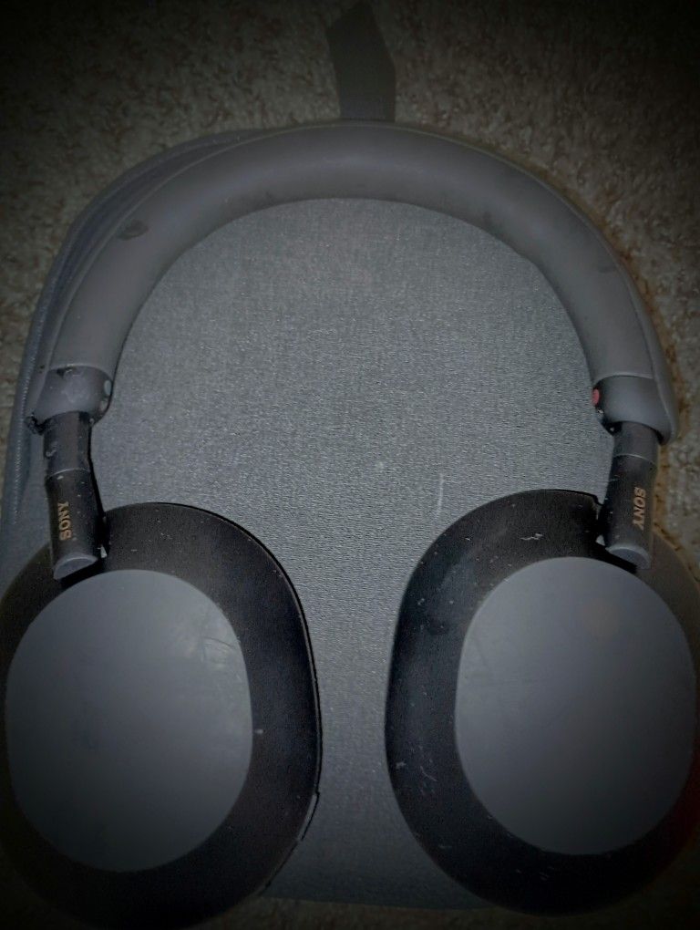 Sony WH1000XM5 Noice Cancelling Headphones
