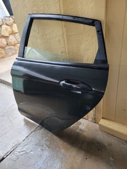 Puerta de ford fiesta 2014 le queda a mas nuevo trasera en buenas condiciones