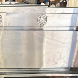 GE 36” wall range hood in stainless steel.