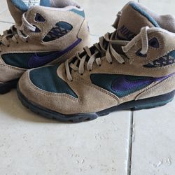 Nike Caldera Women's Hiking boots 