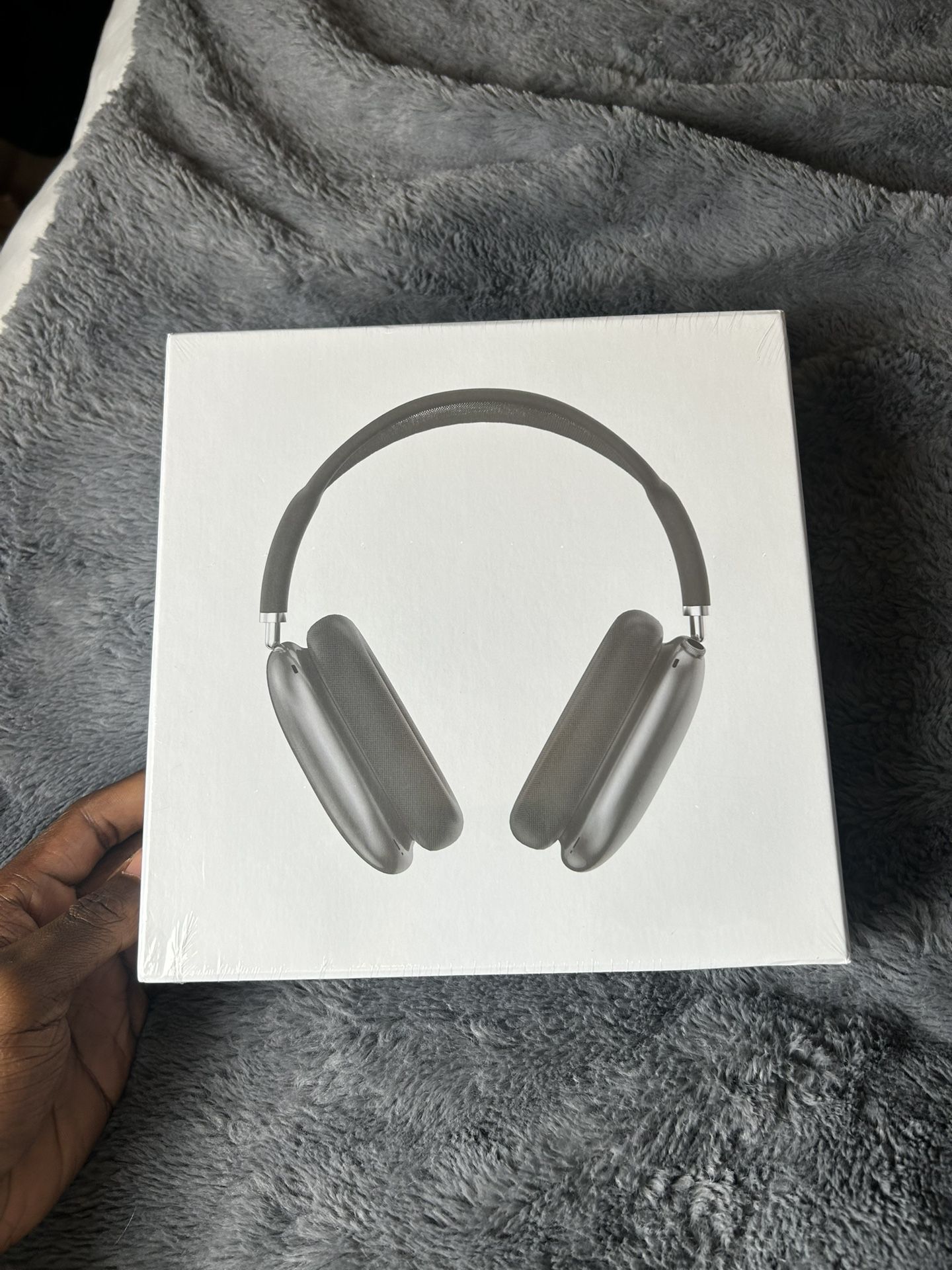 2PAIRS OF AIRPOD MAX HEADPHONES BLUETOOTH