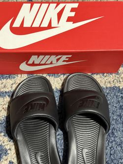 New Men’s size 7 Nike Sandals 