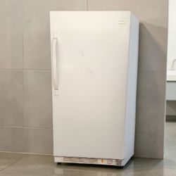 FREEZER 110V LIKE NEW 