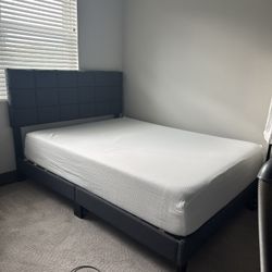 Queen Sized Memory Foam Mattress 