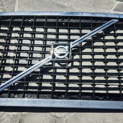VOLVO 2004- 2018 SEMI TRUCK VNL GRILLE WITH EMBLEM AND BUG SCREEN 