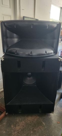 Peavey MF1-X Enclosed Horn and 12" Enclosed Sub