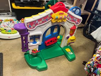 Vintage 2004 Fisher Price Laugh and Learn House- 2 Interactive Modes