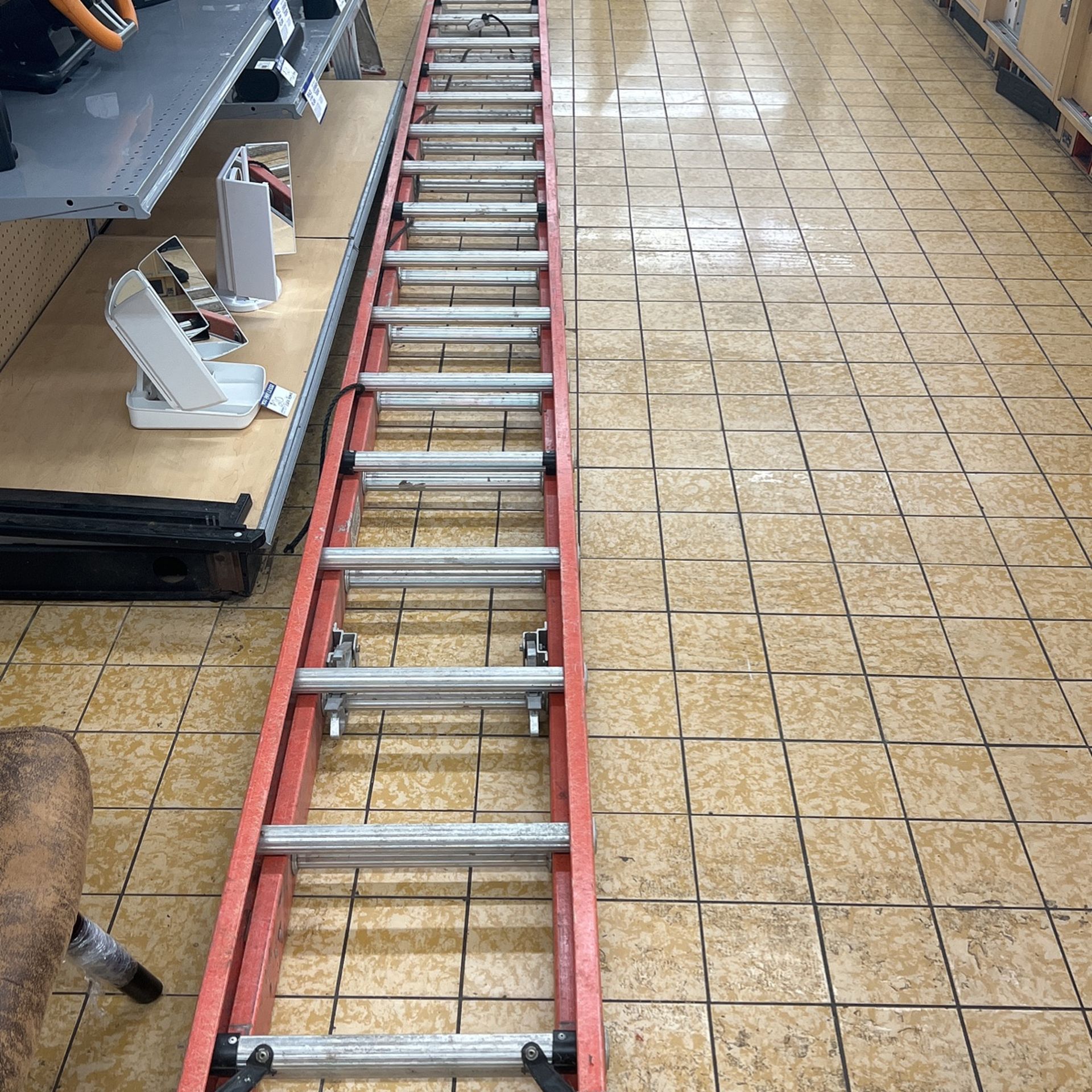 Werner 32 “ Ladder