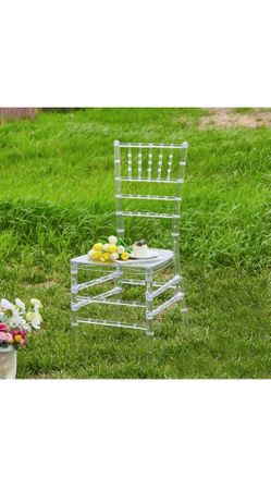 Clear Acrylic Chiavari Chair.  Sillas Transparentes de acrilico.