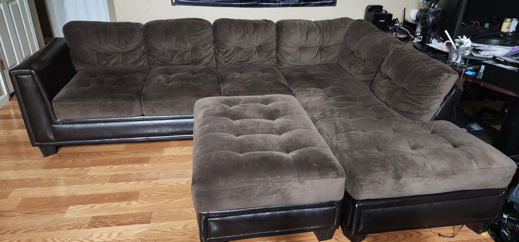 3 Piece Sectional *like New*