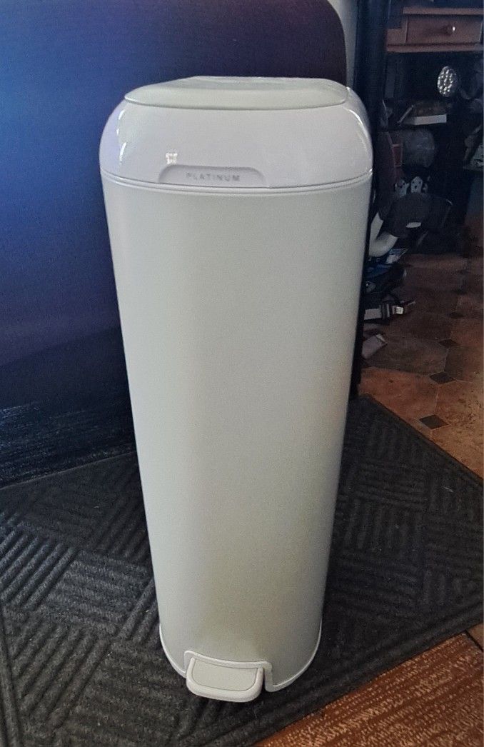 DIAPER GENIE Great Condition (Check All Photos)