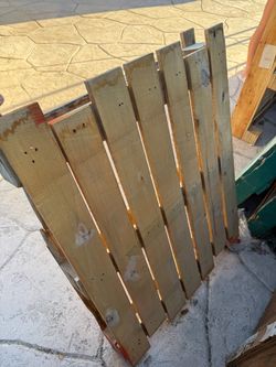 Free wood pallet