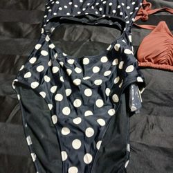 Swimsuit ,hills Eye Lashes 