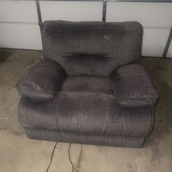 Like-New Gray Recliner – Super Comfortable, Clean