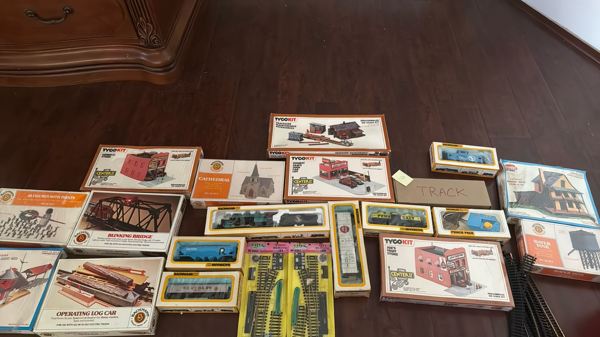 Bachman Train Tracks, Buildings, and Rare Trains from the 90s (21 items)
