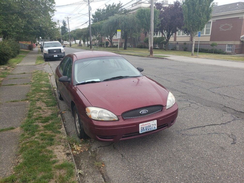 2004 Ford Taurus