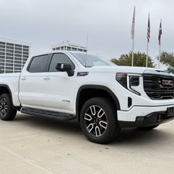 2023 GMC Sierra AT4