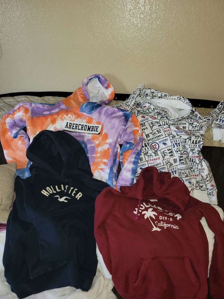 Four  Hoodies 2 Hollister Size Young M & 2 Abercombie Size 13/14 Kids