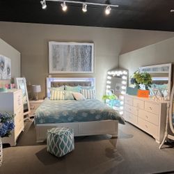 White King Bed Room Set