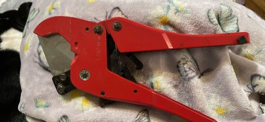 Pipe cutter
