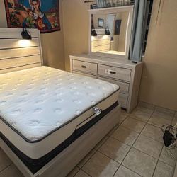 BED AND DRESSER WITH MIRROR 