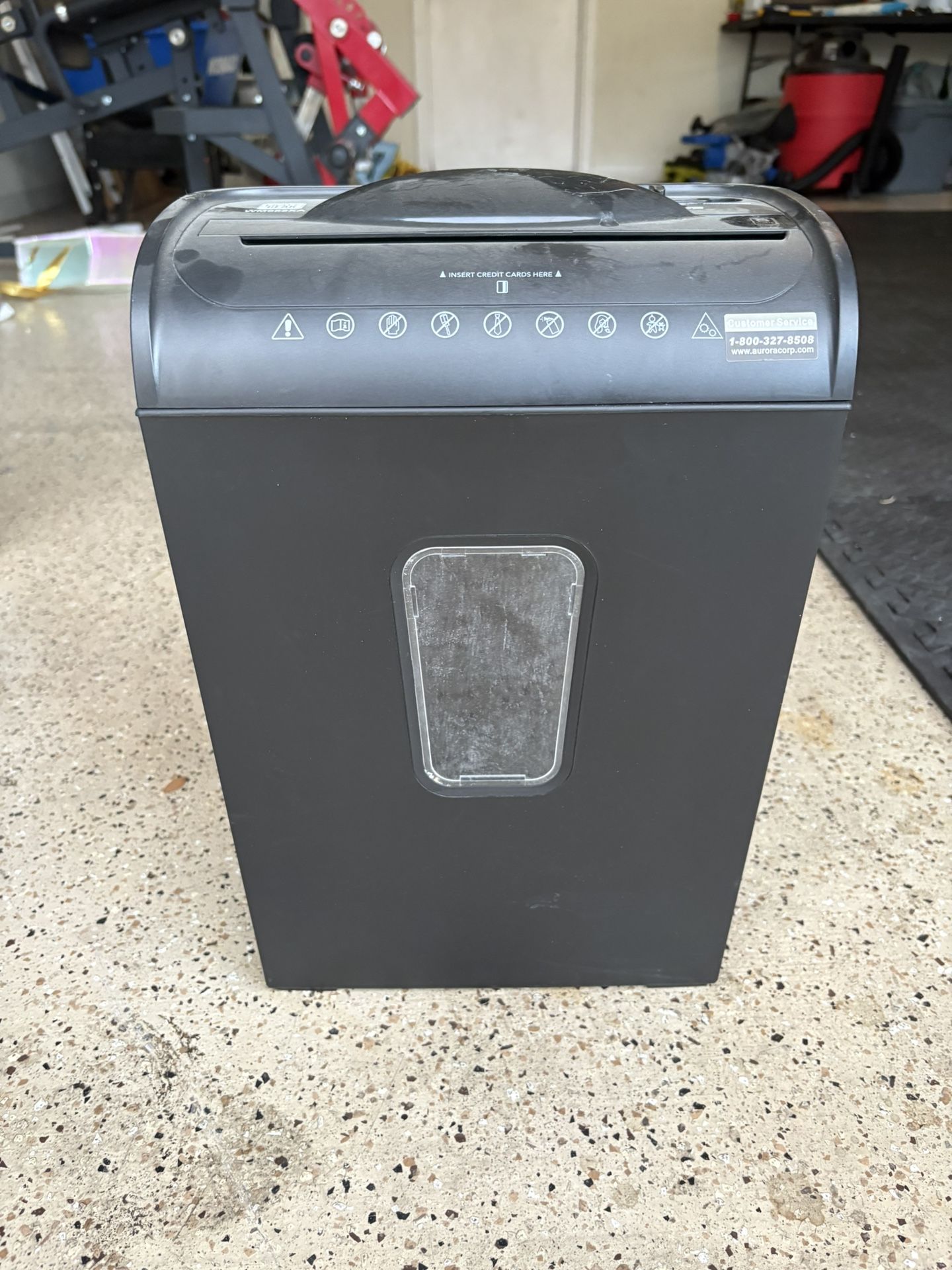 Pen + Gear Paper Shredder – 6 Sheet Cross Cut – Works Great