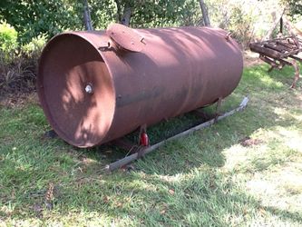 Metal barrel can turn into BBQ grill