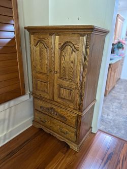 BEAUTIFUL OAK CABINET