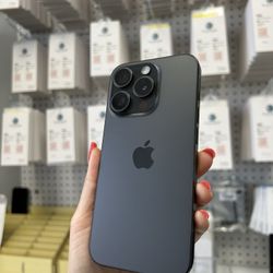 iPhone 15 Pro Unlocked 128Gb With Warranty  Very Good Condition