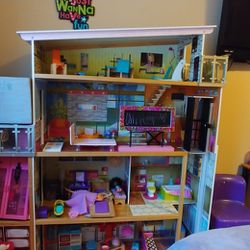 Doll House, Furnished With Barbie Van